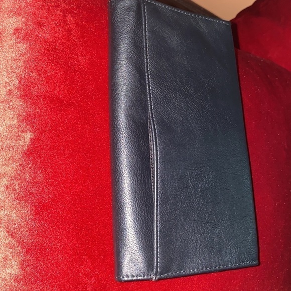 Tahari  black long Wallet - Picture 10 of 10